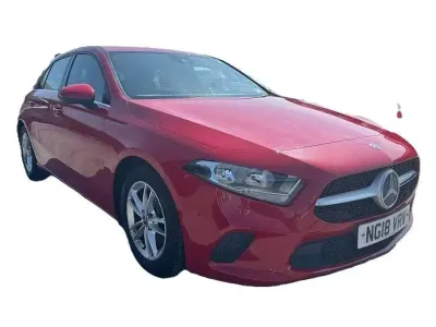Begagnad Mercedes A180 Executive 116 HK (85 kW) 2018 Röd Halvkombi