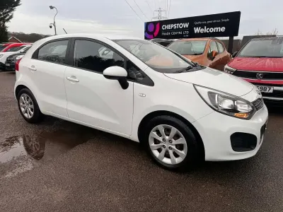 Used Kia Rio Air 74 HP (54 kW) 2014 White Hatchback