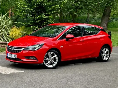 Usado Vauxhall Astra SRi 2017 Rojo Utilitario