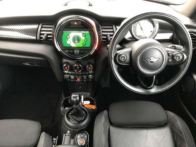 Używany Mini Cooper S Cabriolet Classic 188 KM (138 kW) 2019 Czerwony Kabriolet