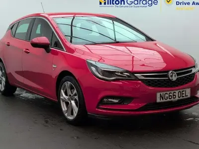 Used Vauxhall Astra SRi 105 HP (77 kW) 2017 Red Hatchback