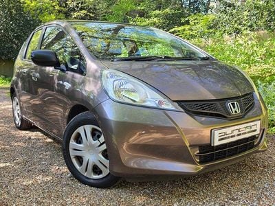Begagnad Honda Jazz S 90 HK (66 kW) 2011 Silver Halvkombi