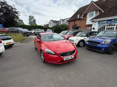 Used Volvo V40 180 HP (132 kW) 2026 Red Hatchback