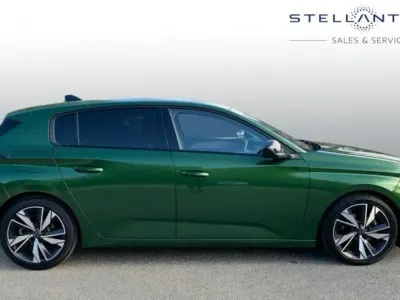 Second-hand Peugeot 308 Allure 129 CP (94 kW) 2022 Verde Hatchback