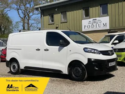 Second-hand Vauxhall Vivaro 100 CP (73 kW) 2022 Alb Monovolum