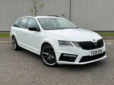 Used Skoda Octavia vRS 184 HP (135 kW) 2019 White Estate