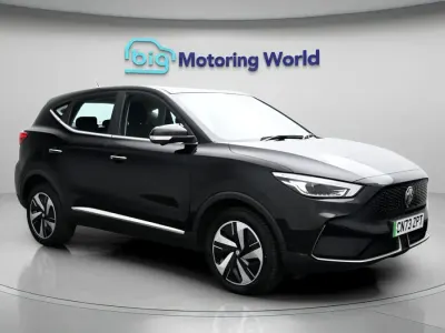 Usado MG ZS SE 114 kW (156 HP) 2023 Preto SUV