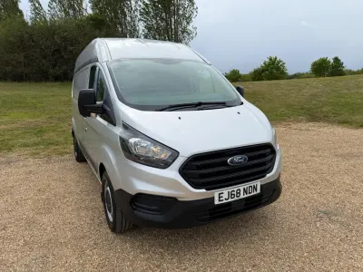 Usado Ford Transit Custom 130 CV (95 kW) 2018 Plateado Van