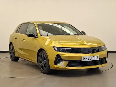 Used Vauxhall Astra GS Line 130 HP (95 kW) 2023 Yellow/black Hatchback