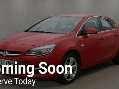 Used Vauxhall Astra SRi 100 HP (73 kW) 2015 Red Hatchback