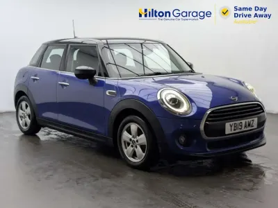 Usado Mini Cooper Classic 136 HP (100 kW) 2019 Azul Citadino
