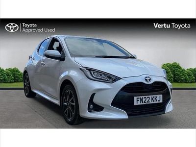 Used Toyota Yaris Hybrid Design 116 HP (85 kW) 2022 White Hatchback
