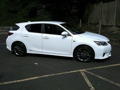 Lexus CT200h