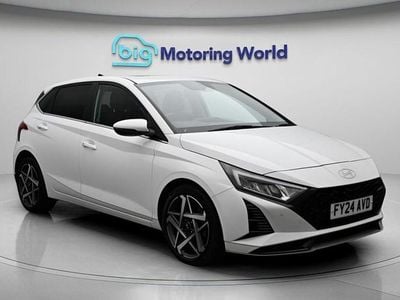 Used Hyundai i20 Ultimate 99 HP (72 kW) 2024 White Hatchback