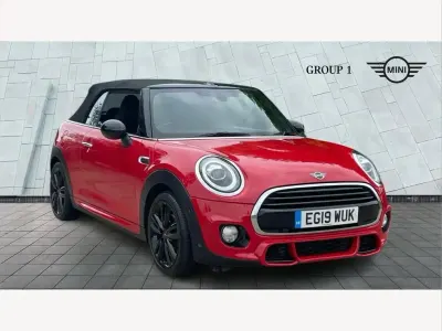 Używany Mini Cooper Cabriolet Sport 136 KM (100 kW) 2019 Czerwony Kabriolet