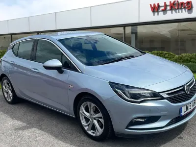 Used Vauxhall Astra SRi 105 HP (77 kW) 2019 Silver Hatchback