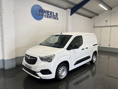 Second-hand Vauxhall Combo Sportive 100 CP (73 kW) 2020 Alb Monovolum