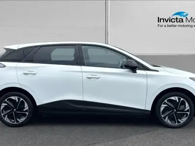 Used MG MG4 EV Trophy 150 kW (204 HP) 2023 White Hatchback