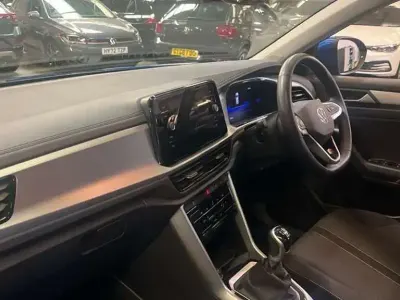 Used VW T-Roc Life 115 HP (84 kW) 2024 Ravenna blue metallic SUV