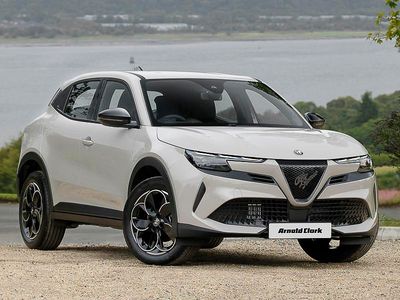 New Alfa Romeo GT Junior 136 HP (100 kW) 2025 Bicolour special paint  brera red with black roo Hatchback