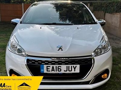 White Used 2016 Peugeot 208 Prestige Hatchback | £6,750 (Fair price)