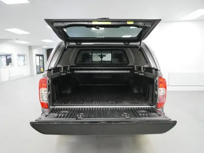 Begagnad Nissan Navara Tekna 190 HK (139 kW) 2021 Grå Pickup