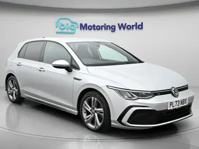 Używany VW Golf VIII R-line 150 KM (110 kW) 2024 Srebrny Hatchback