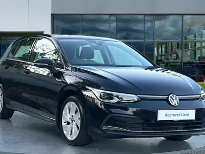 Used VW Golf VII Style 130 HP (95 kW) 2020 Deep black pearl