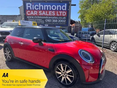 Używany Mini Cooper Classic 136 KM (100 kW) 2022 Czerwony Hatchback