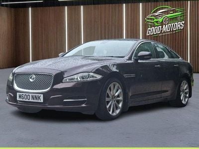 Used Jaguar XJ Luxury 275 HP (202 kW) 2011 Red Sedan