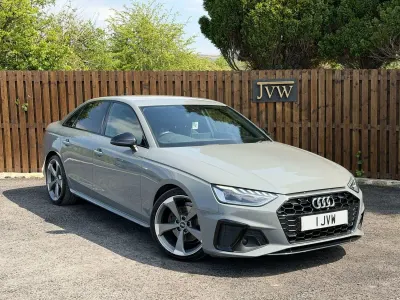 Begagnad Audi A4 Black Edition 163 HK (119 kW) 2021 Grå Sedan