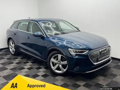 Usado Audi e-tron Design 230 kW (313 HP) 2020 Azul SUV