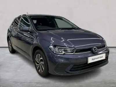 Usado VW Polo Life 95 HP (69 kW) 2025 Cinzento Citadino