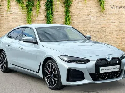 Usado BMW i4 M Sport 246 kW (335 CV) 2023 Gris Berlina