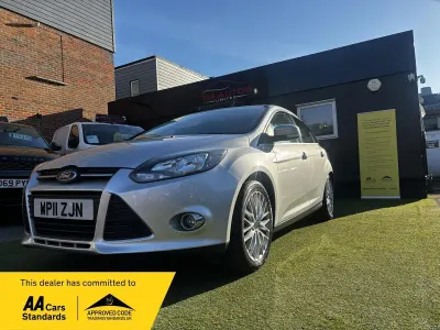 Used Ford Focus Zetec 125 HP (91 kW) 2011 Silver Hatchback