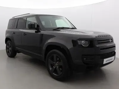 Käytetty Land Rover Defender HSE Dynamic 245 HP (180 kW) 2023 Musta Katumaasturi