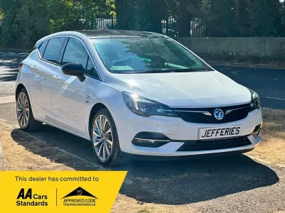 Used Vauxhall Astra Edition 145 HP (106 kW) 2021 White Hatchback