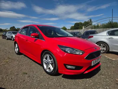 Used Ford Focus Zetec 125 HP (91 kW) 2015 Red Hatchback