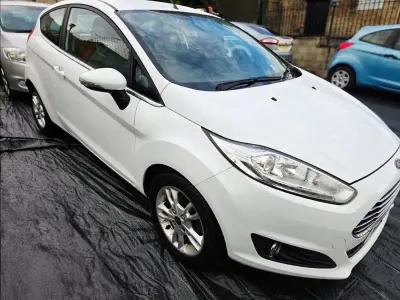 Used Ford Fiesta Zetec 98 HP (72 kW) 2015 White Hatchback