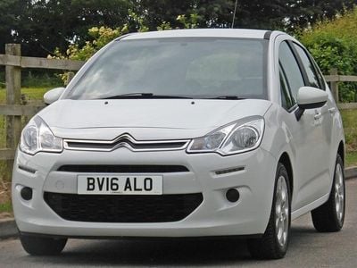 Used Citroën C3 PureTech 67 HP (49 kW) 2016 Glacier white Hatchback