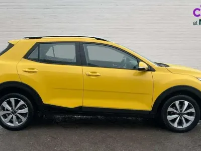 Begagnad Kia Stonic 99 HK (72 kW) 2023 Gul SUV