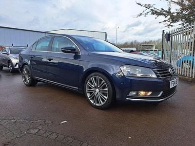 Blue Used 2014 VW Passat Highline Sedan | £5,975 (Fair price)