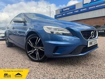 Used Volvo V40 R-Design Pro 190 HP (139 kW) 2017 Blue Hatchback
