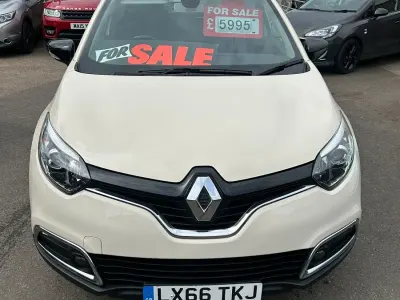 Used Renault Captur Dynamique 90 HP (66 kW) 2016 Cream SUV