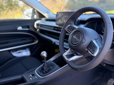 Used Jeep Avenger Summit 100 HP (73 kW) 2025 Grey/black SUV