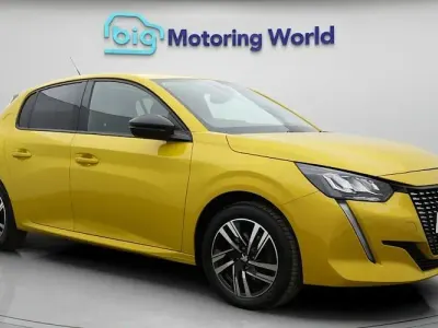 Second-hand Peugeot 208 Allure+ 102 CP (75 kW) 2022 Galben Hatchback