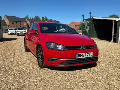 Used VW Golf VII SE 125 HP (91 kW) 2017 Red Hatchback