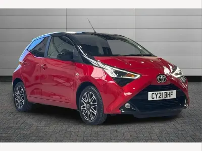 Used Toyota Aygo X-clusiv 72 HP (52 kW) 2021 Red Hatchback