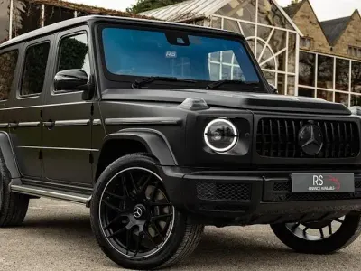 Käytetty Mercedes G400 AMG Line Premium Plus 330 HP (242 kW) 2023 Musta Katumaasturi