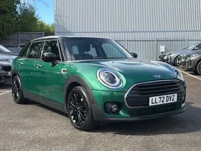Usado Mini Cooper Clubman Classic 134 CV (98 kW) 2022 Verde Familiar